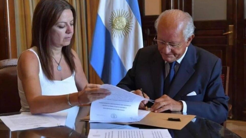 El Gobierno cede bienes de la Aduana al polémico doctor Abel Albino