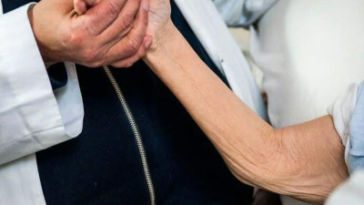Pérdida de masa muscular en la vejez: la fruta que sorprende por sus efectos