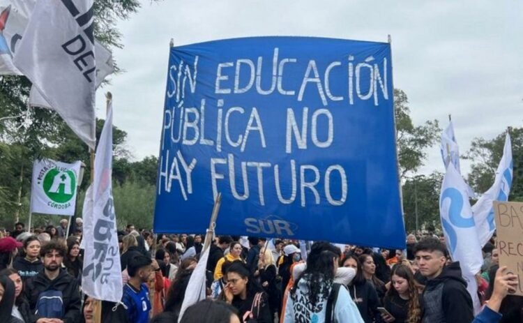 universitaros2.jpg