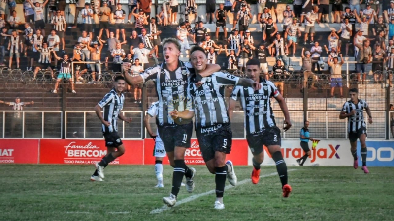 For Ever volvió al triunfo con garra y buen fútbol