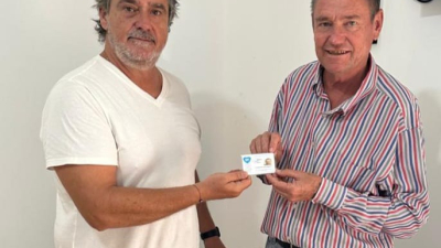 Carné de socio vitalicio para director técnico del Deportivo Municipal