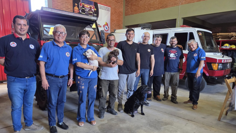 Bomberos de Quitilipi presentaron a su nueva brigada canina