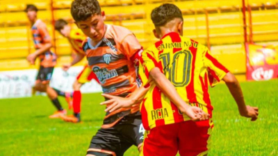 Presentan el Torneo Juvenil de la AFA que disputarán el "Negro" y el "Decano"