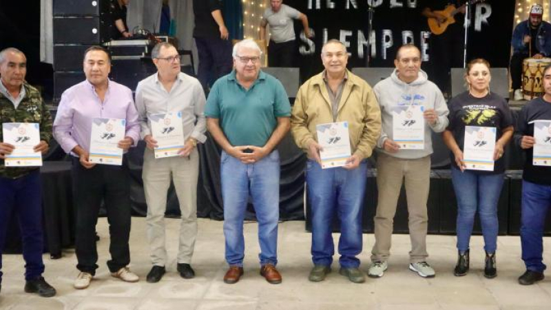 Cerrar la herida: veteranos de guerra de San Bernardo parten a Malvinas