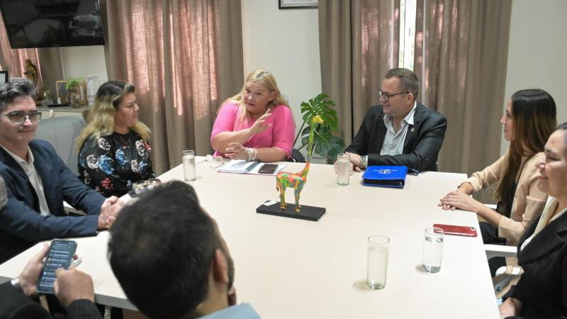 La presidente de la Legislatura recibió a los miembros del Colegio de Abogados