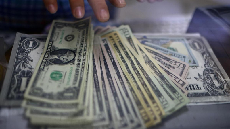 Los mercados cierran la semana corta con subas y un dólar bajo control