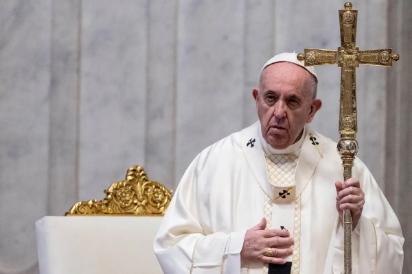 El papa Francisco preside la Misa "In Coena Domini" de la Cena del Señor del Jueves Santo de la Semana Santa en la Basílica de San Pedro en el Vaticano, el 9 de abril de 2020. Evandro inetti - ZUMA Wire.