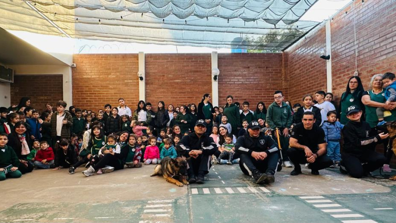 La División Canes visitó un jardín para celebrar el Día del Animal