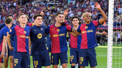 Barcelona lo dio vuelta ante el Real Madrid y quedó al borde del título