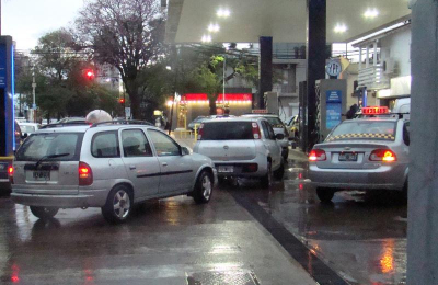 Estiman un aumento en el precio de los combustibles de 1%
