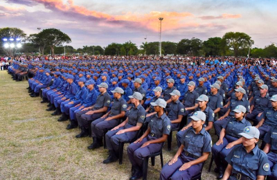 Anuncios de ascenso en el acto por el Día de la Policía