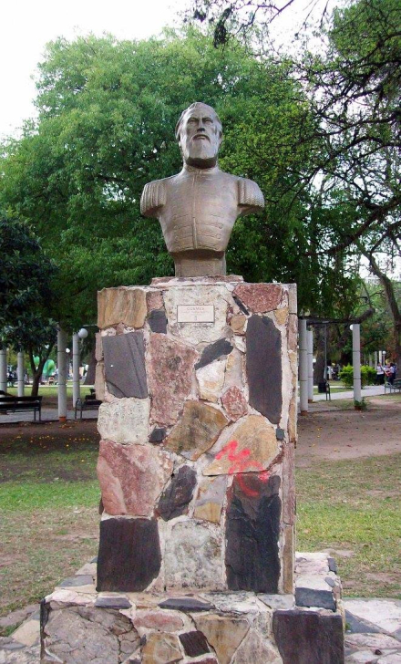 Monumento a Guemes.jpg