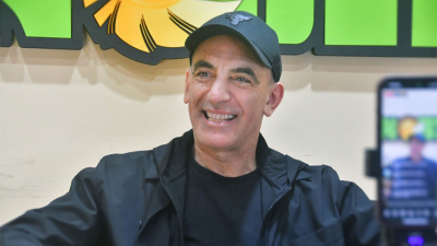 El equilibrista: Mauricio Dayub, la infancia como refugio y el teatro como verdad