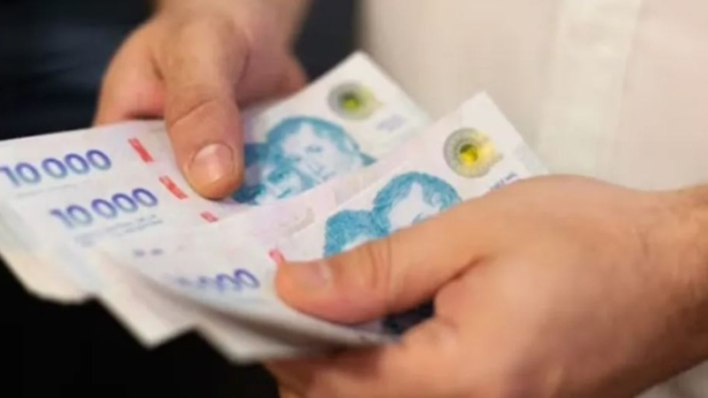 Actualizan el salario mínimo: sube a $317.800 desde julio