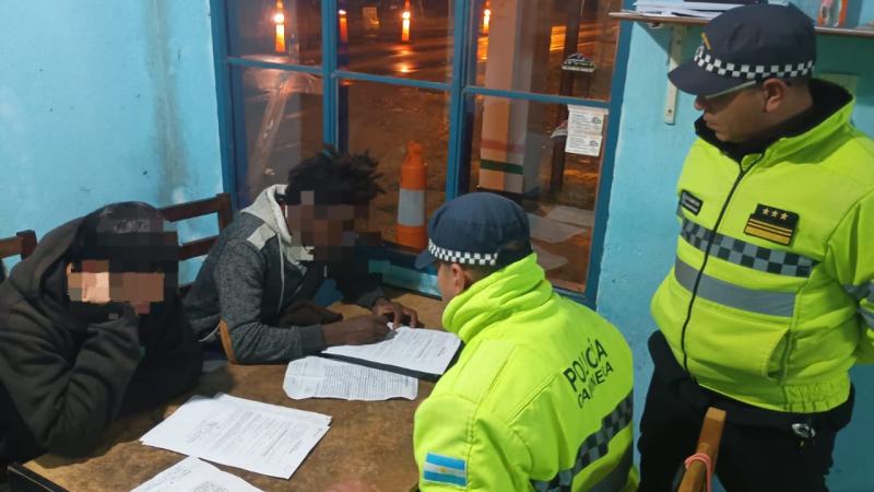 Demoran a dos colombianos con ingreso irregular al país en control vial