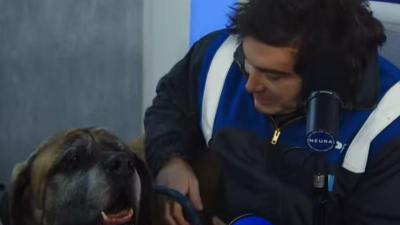 "Acá está. Es de verdad, ¿viste?": Milei mostró a Conan por primera vez