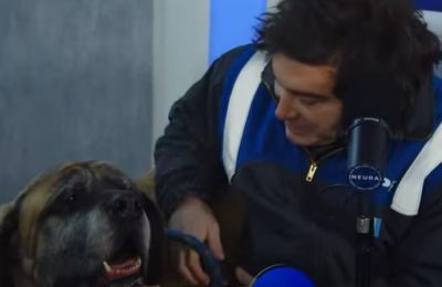 "Acá está. Es de verdad, ¿viste?": Milei mostró a Conan por primera vez