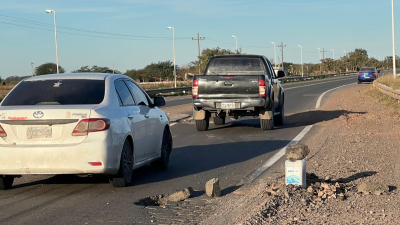Baches por todas partes, una trampa silenciosa en las rutas chaqueñas