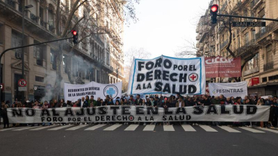Masiva marcha de trabajadores del Garrahan hacia el Senado