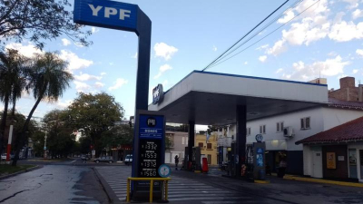 Sorpresa ante otro aumento de YPF: la Súper arriba de $1300 y la Premium, más de $1500