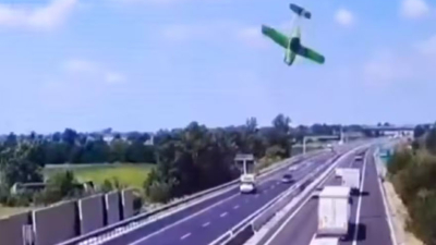 Una avioneta se estrelló en una autopista y murieron sus dos ocupantes