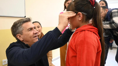 Los niños tienen lentes gratuitos: entregaron más de 3.000
