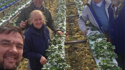 Horticultores chaqueños visitaron la Capital Nacional de la Frutilla