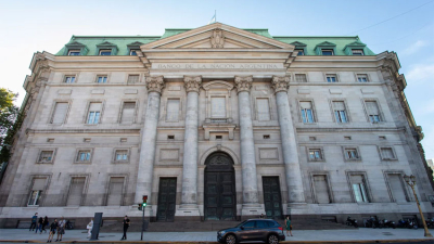 En Argentina hay más mujeres que hombres con acceso al sistema bancario