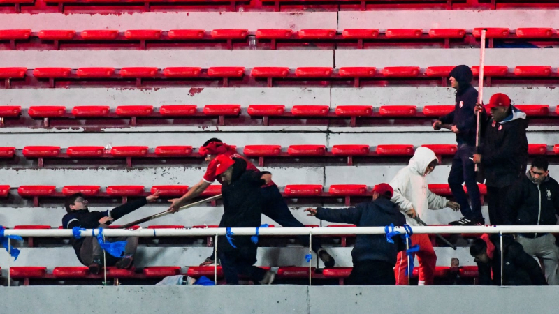 Aprevide impuso duras sanciones a hinchas de Independiente y Universidad de Chile