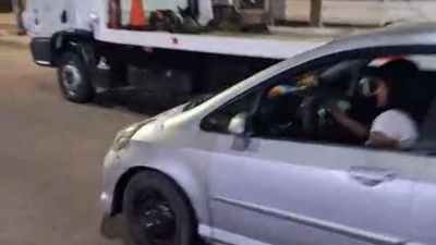 Huyó de un operativo de tránsito y terminó con su auto secuestrado en su casa