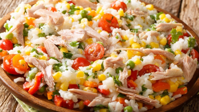 Cómo preparar una riquísima ensalada de arroz con atún