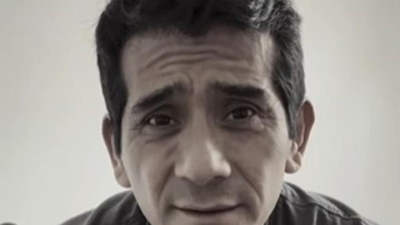 Osqui Guzmán denunció que una policía lo golpeó y lo discriminó por su color de piel