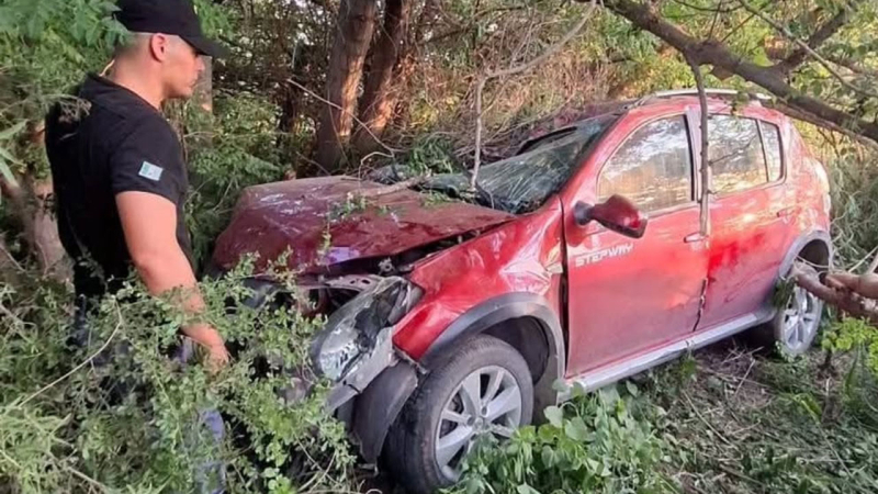 Del préstamo al desastre: chocó y abandonó el auto de su abuela
