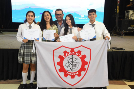 entrega-reconocimientos_educacion-tecnica-(4).jpg