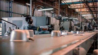 Una reconocida fábrica de ollas echó a más de 30 trabajadores por caída de consumo