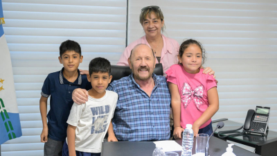 El Gobernador Insfrán recibió a estudiantes de Colonia Las Lolas