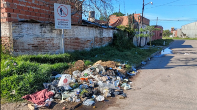 Vecinos denunciaron quema de basura frente a la plaza de Villa Itatí