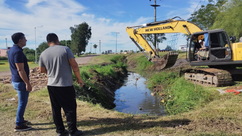 En Puerto Vilelas también piden a vecinos no arrojar basura en los canales