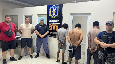 Policías agredidos por arrestar a tres conocidos delicuentes