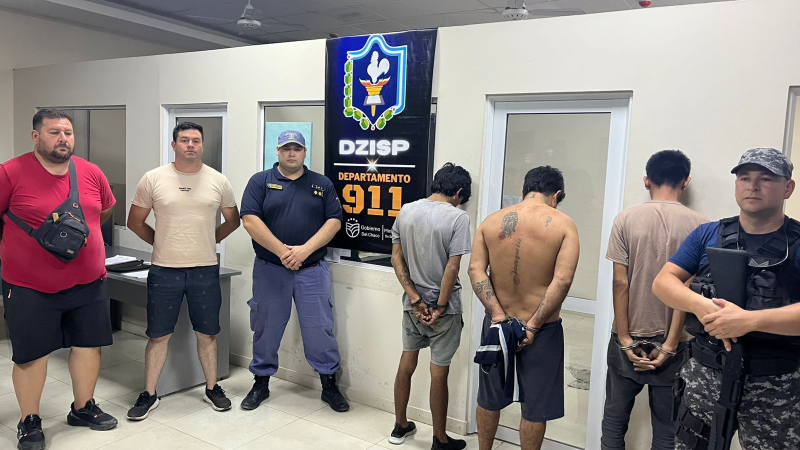 Policías agredidos por arrestar a tres conocidos delicuentes