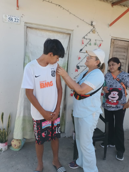 operativo vacunación barrio 28 de junio (12).jpeg