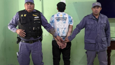 Un oficial está grave tras ser apuñalado por el hijastro