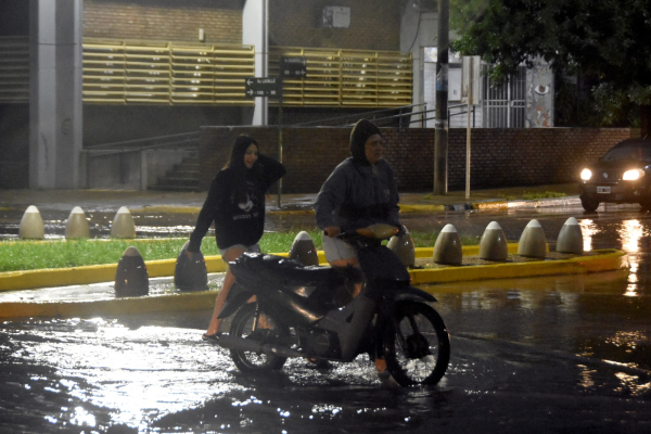 Avenida Sarmiento esquina Laprida.