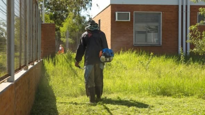 Continúa el operativo integral de desmalezamiento en Barranqueras