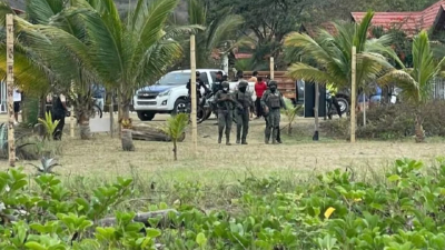 Hallaron cinco cabezas humanas colgadas en una playa turística de Ecuador