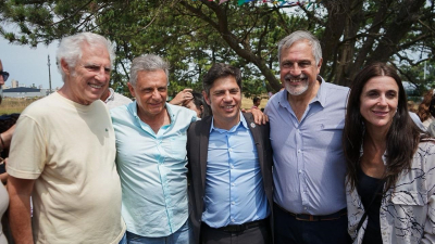 El chaqueño García Solá junto a Kicillof en un acto en Miramar
