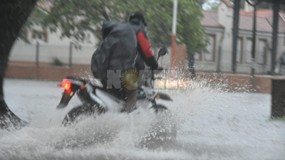 Diluvia en Resistencia: hay calles anegadas en el centro y la periferia