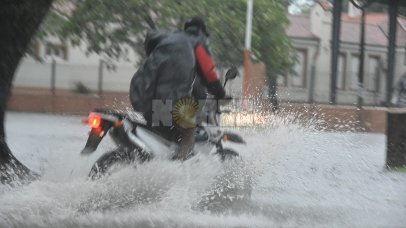 Diluvia en Resistencia: hay calles anegadas en el centro y la periferia