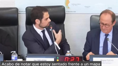 El embajador argentino en Francia exigió tapar un mapa que mostraba a las Malvinas como británicas