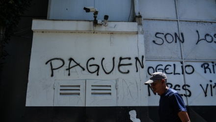Diversas pintadas se pueden ver en la fachada de la empresa de VGG. (Alan Monzón-Rosario3).jpg
